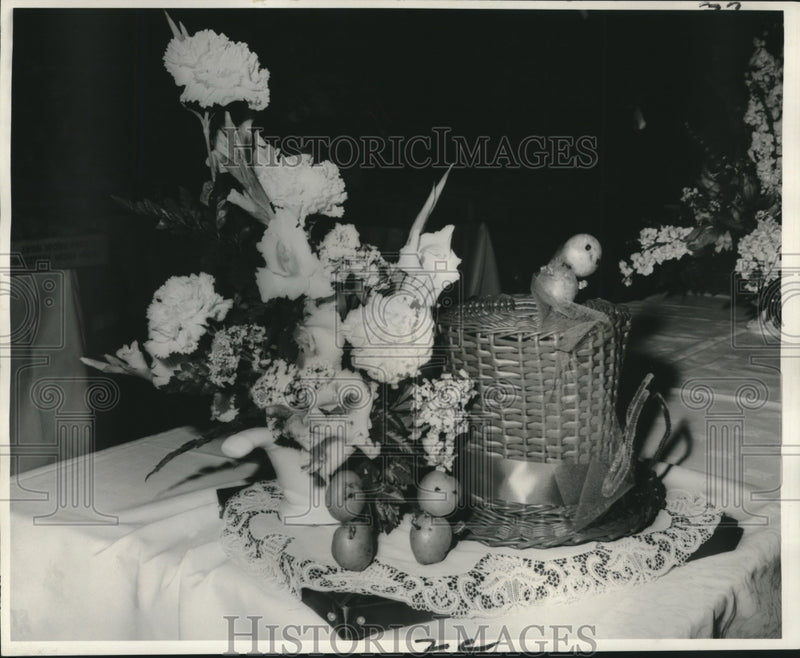 Load image into Gallery viewer, 1967 Press Photo Flower arrangement at New Orleans Retail Florist Association
