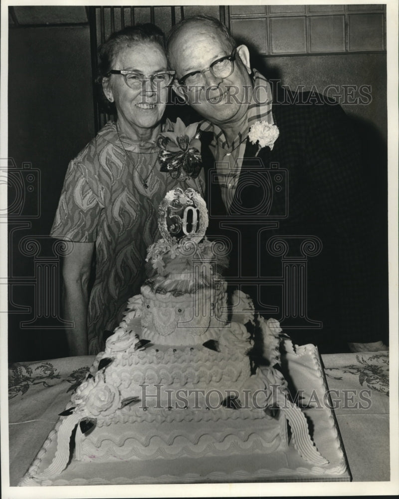 Load image into Gallery viewer, 1970 Press Photo Mr. and Mrs. William Gomez celebrate 50th wedding anniversary
