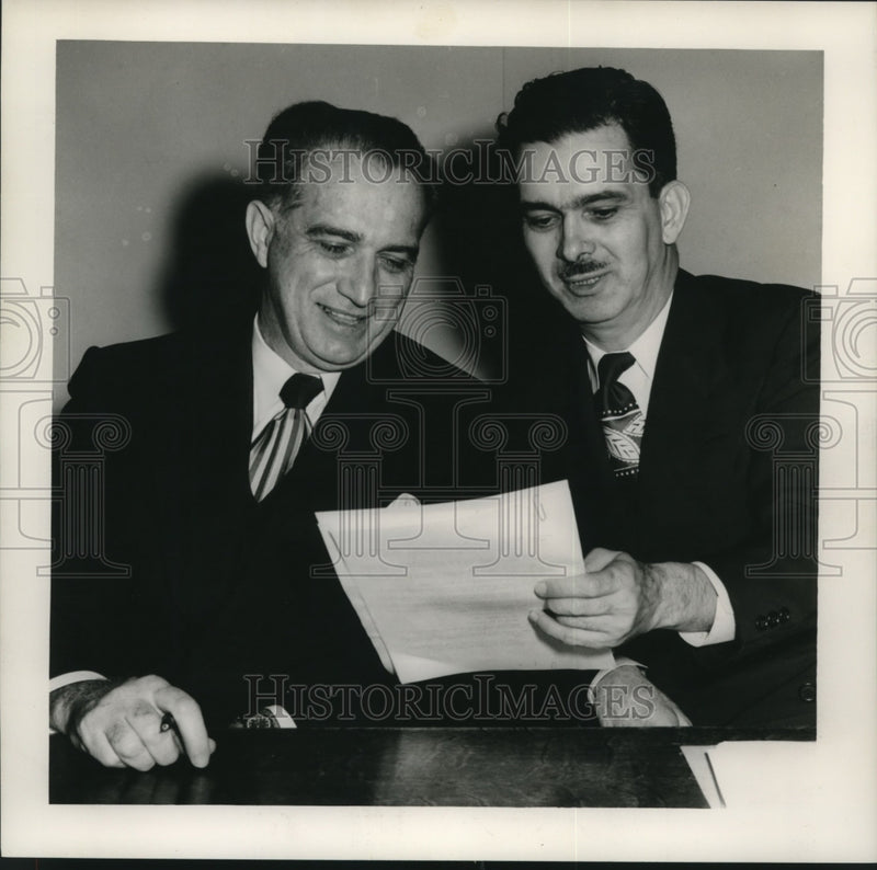 Load image into Gallery viewer, 1951 Press Photo Lawrence A. Malony and J. Sidney Gonsoulin read paper
