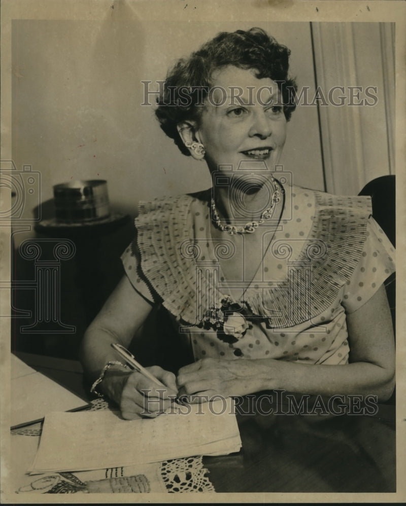 Load image into Gallery viewer, 1958 Press Photo Miss Olga Gonthier - nob20332
