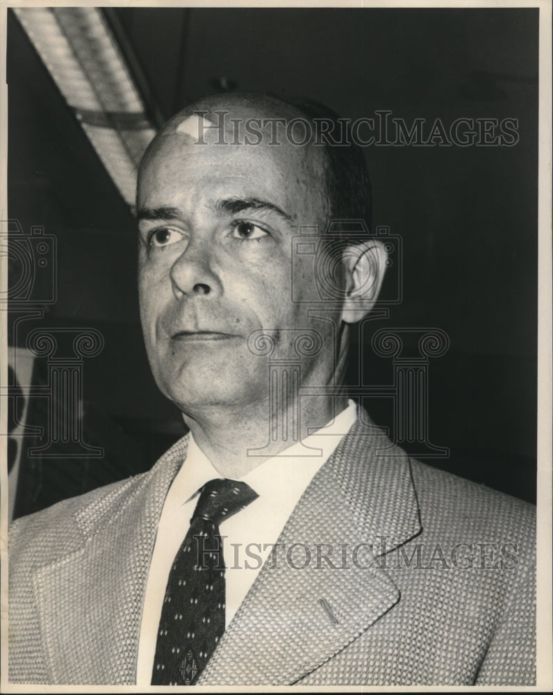Load image into Gallery viewer, 1965 Press Photo Arthur P. Gilbert-witness, Coast Guard hearing - nob20564
