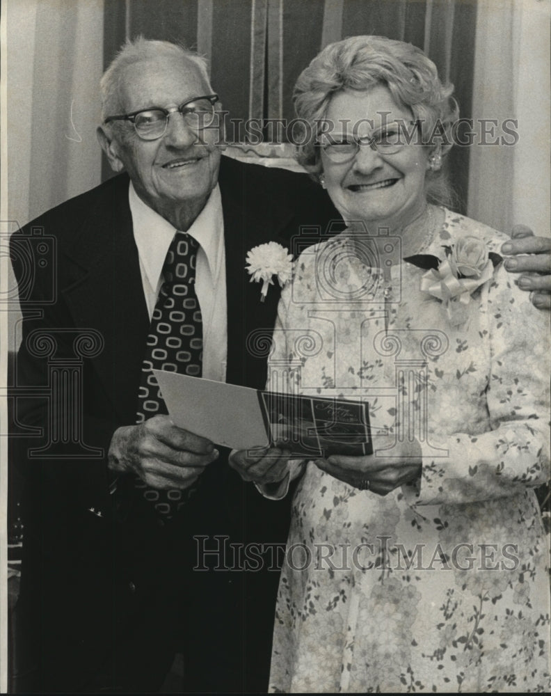 1975 Press Photo Mr. and Mrs. Edward Joseph Gibson celebrate 60th anniversary - Historic Images