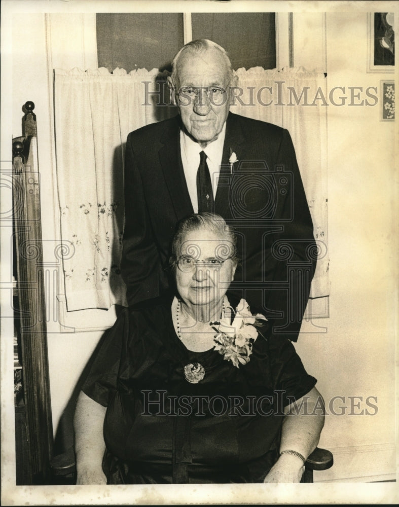 1972 Press Photo Mr. and Mrs. Joseph H. Giesseler, Golden Wedding Anniversary - Historic Images