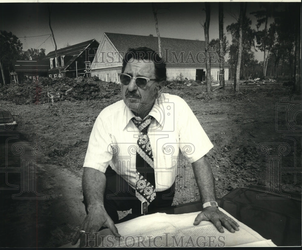 1978 Press Photo Contractor Anthony Golemi at Ormond Estates. - Historic Images