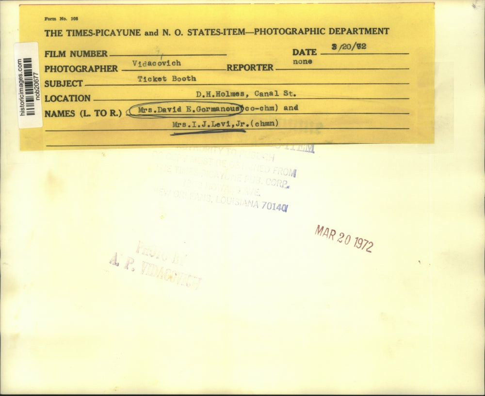 1972 Press Photo Mrs David Gormanous and Mrs. I. J. Levi Jr. at the ticket booth