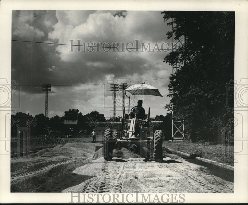 Load image into Gallery viewer, 1965 Press Photo Construction view of City Park Stadium's track - nob20691
