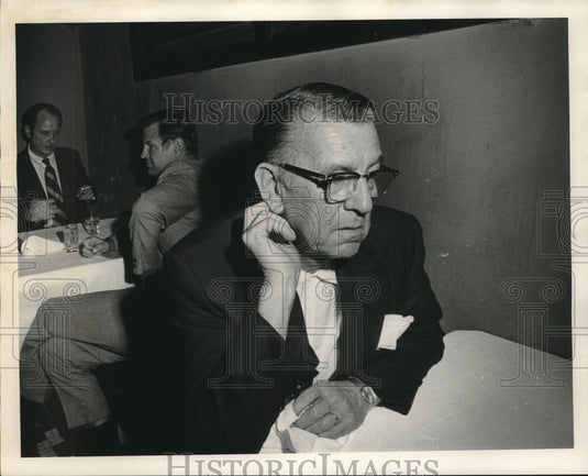 1971 Press Photo Vernn "Lefty" Gomez, Baseball, sitting at a table - nob20737- Historic Images