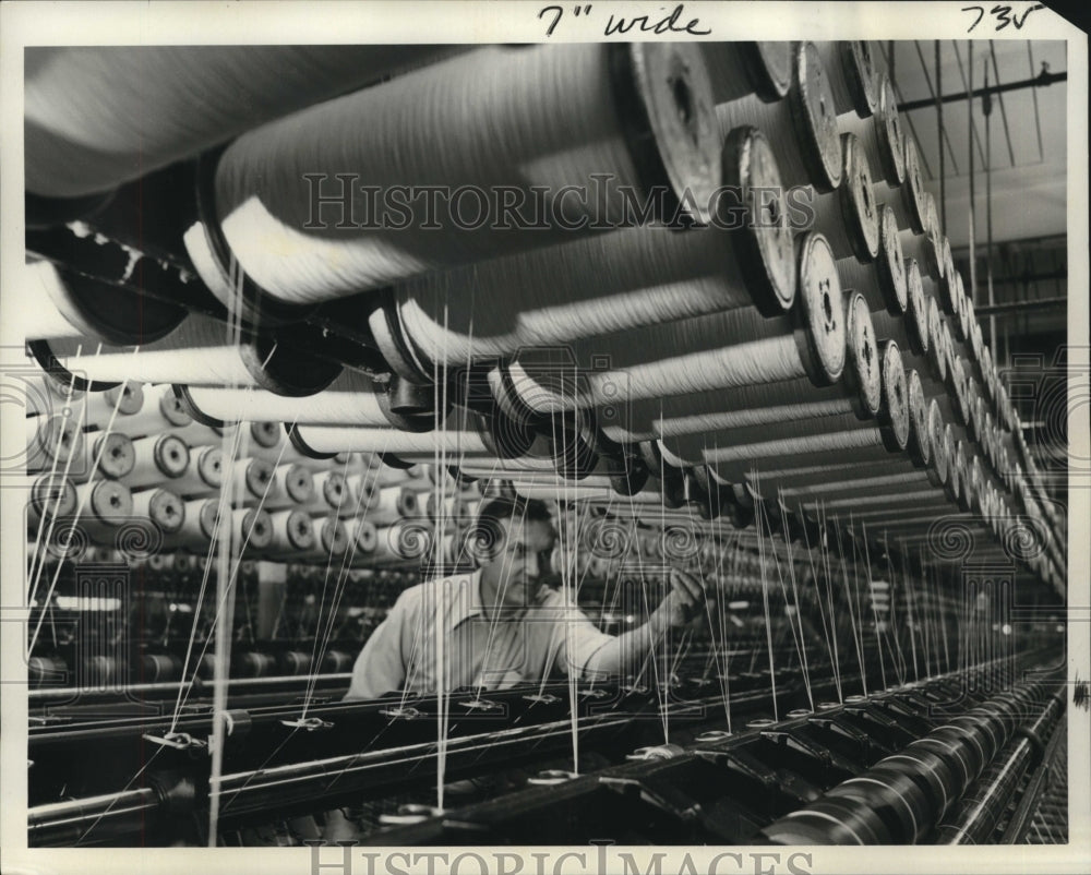 1976 Press Photo Slender strands of fabric made of filaments are twisted.- Historic Images