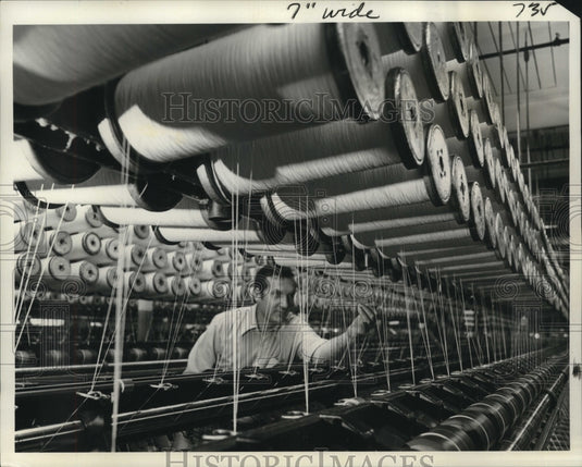 1976 Press Photo Slender strands of fabric made of filaments are twisted.- Historic Images