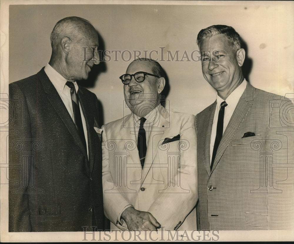 1965 Press Photo Larry C. Gonsoulin et al at Apparel Clubs in Tulane
