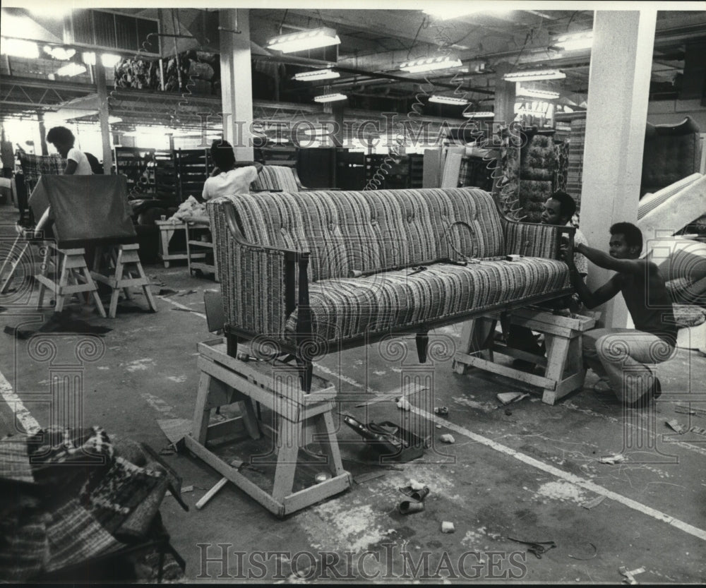 1976 Press Photo Working on a couch, Goodwill Industries - Historic Images