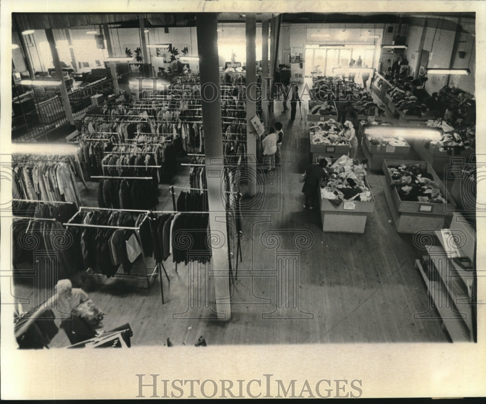 1975 Press Photo Goodwill Industries budget store in New Orleans- Historic Images