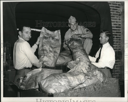 1957 Press Photo Goodwill Industries members collect clothe for Smile Week event