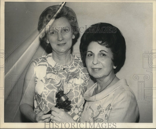 1969 Press Photo Mrs. Walter Grasnoff, Jr. & Mrs. Vincent J. Russo of Opti-Mrs.