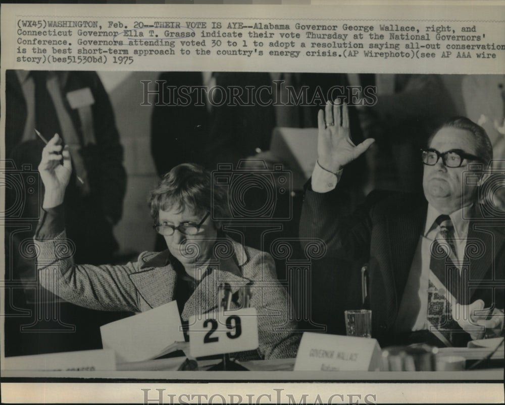 1975 Press Photo George Wallace &amp; Ella Grasso at National Governor&#39;s Conference- Historic Images