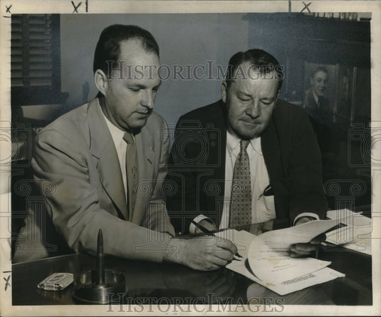 1955 Press Photo Crippled Children's Hospital signs an agreement with Blue Cross