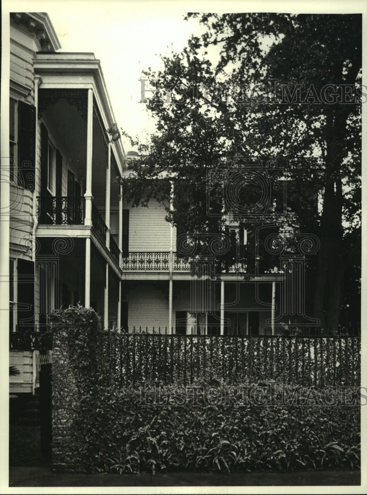  Press Photo The old Greek Revival house at 2916 St. Charles.- Historic Images