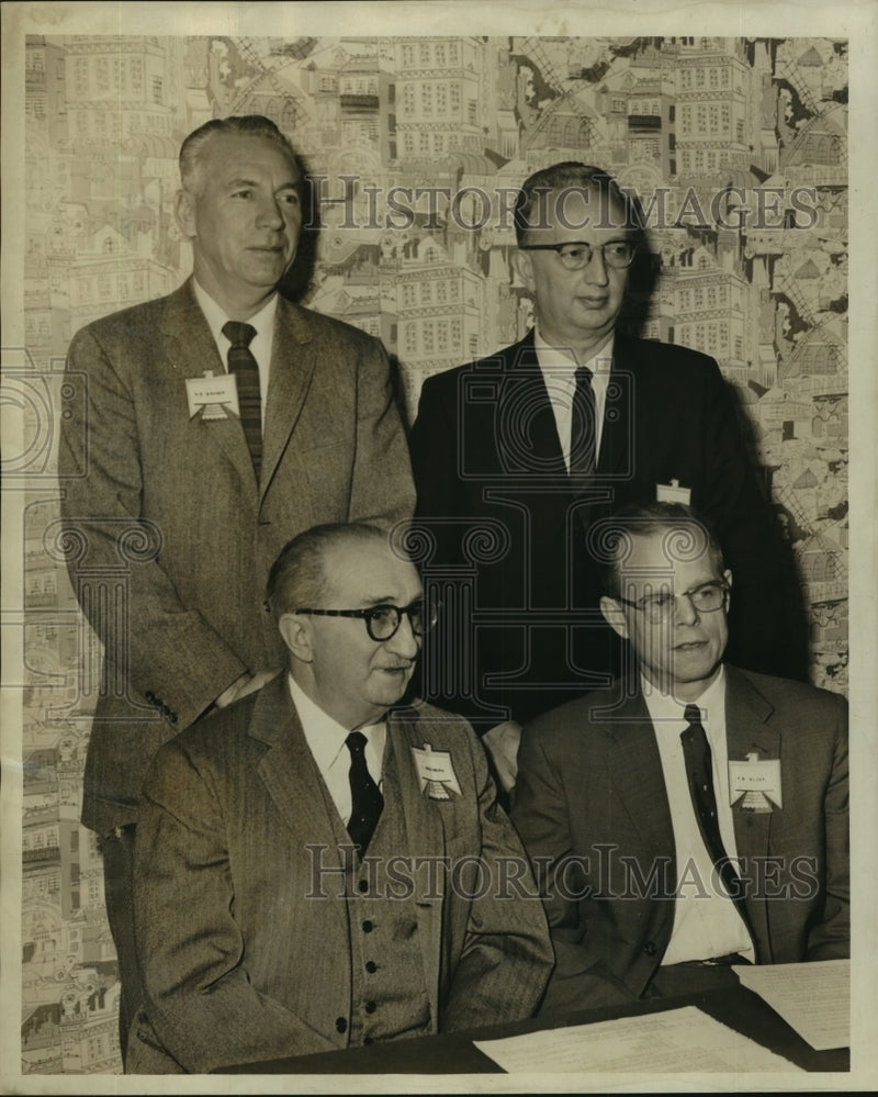 Load image into Gallery viewer, 1960 Press Photo Dr. Leonard Greenburg, Air Pollution Meeting, Jung Hotel
