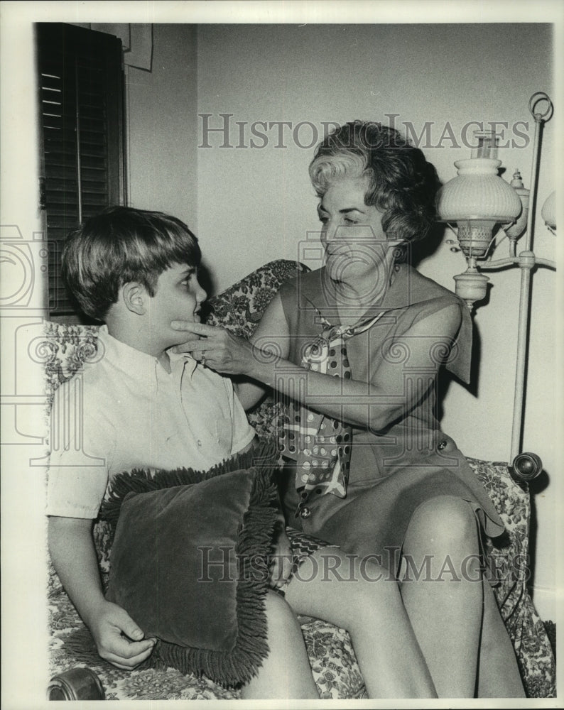 1971 Press Photo Mrs. John B. Guarisco and Boy - nob21765