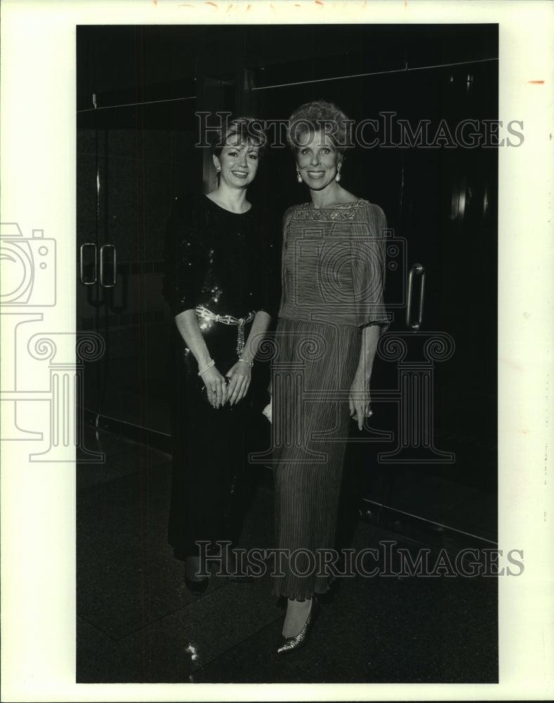 1988 Press Photo Carolyn Guidry, General manager of Saks and Celeste Judell.