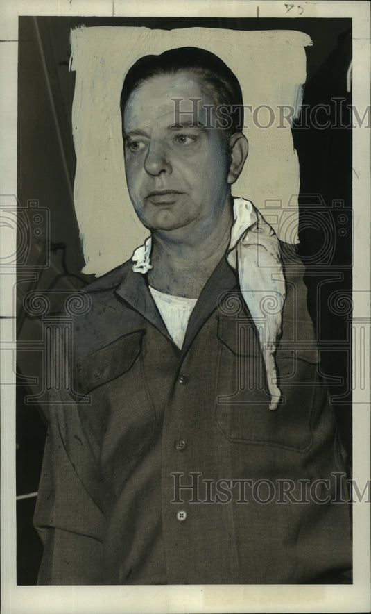 1952 Press Photo Pool parlor manager Frank Gragnon after the attack - nob21887