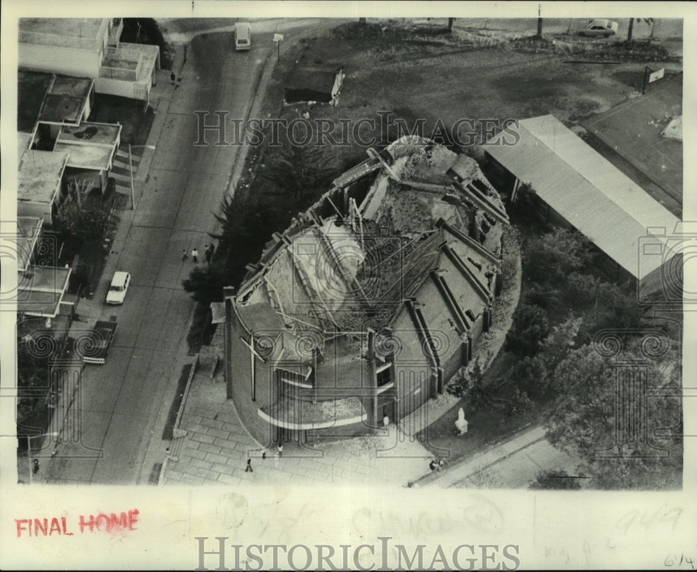 1976 Press Photo Aerial view of collapsed church in Guatemala earthquake- Historic Images