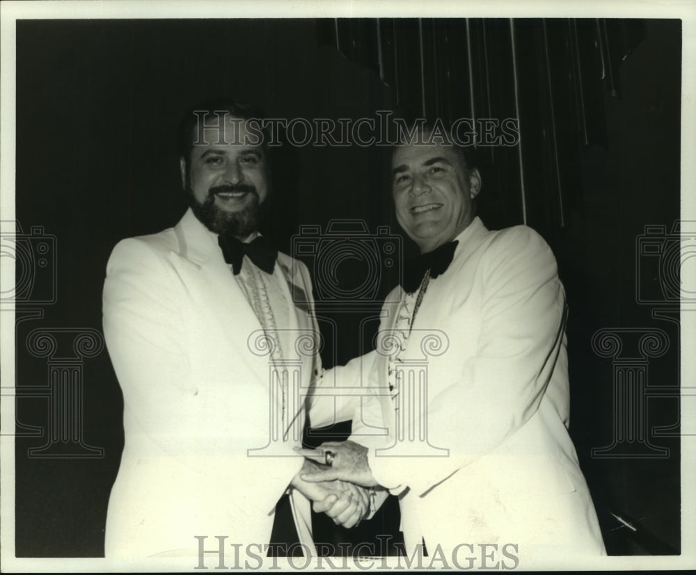 1977 Press Photo Socialites Sal Guarino with Lt. Governor James Fitzmorris- Historic Images