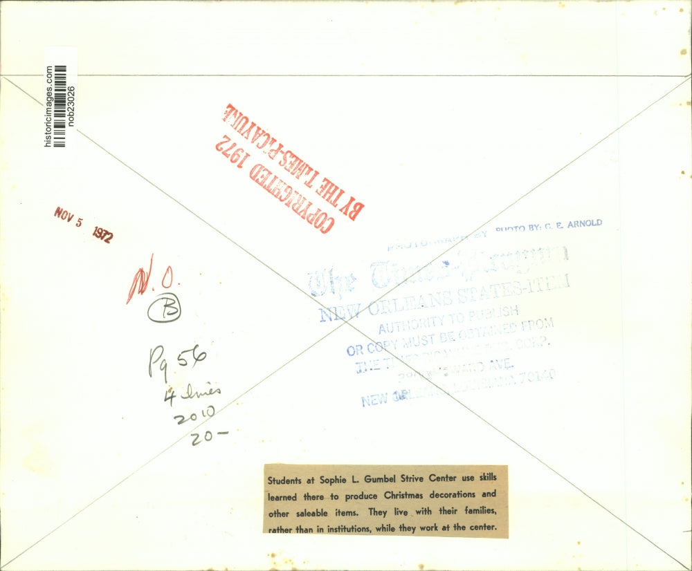 1972 Press Photo Sophie Gumbel Strive Center students make Christmas decorations