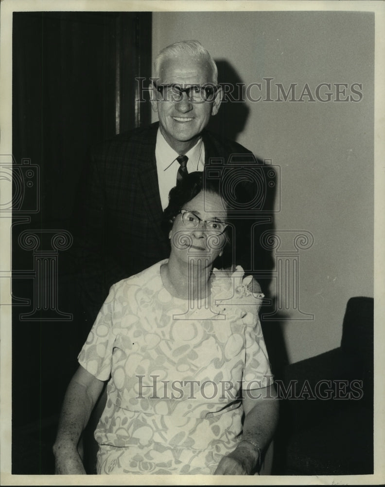 1970 Press Photo Mr. and Mrs. J.M. Gunter celebrate an anniversary.- Historic Images