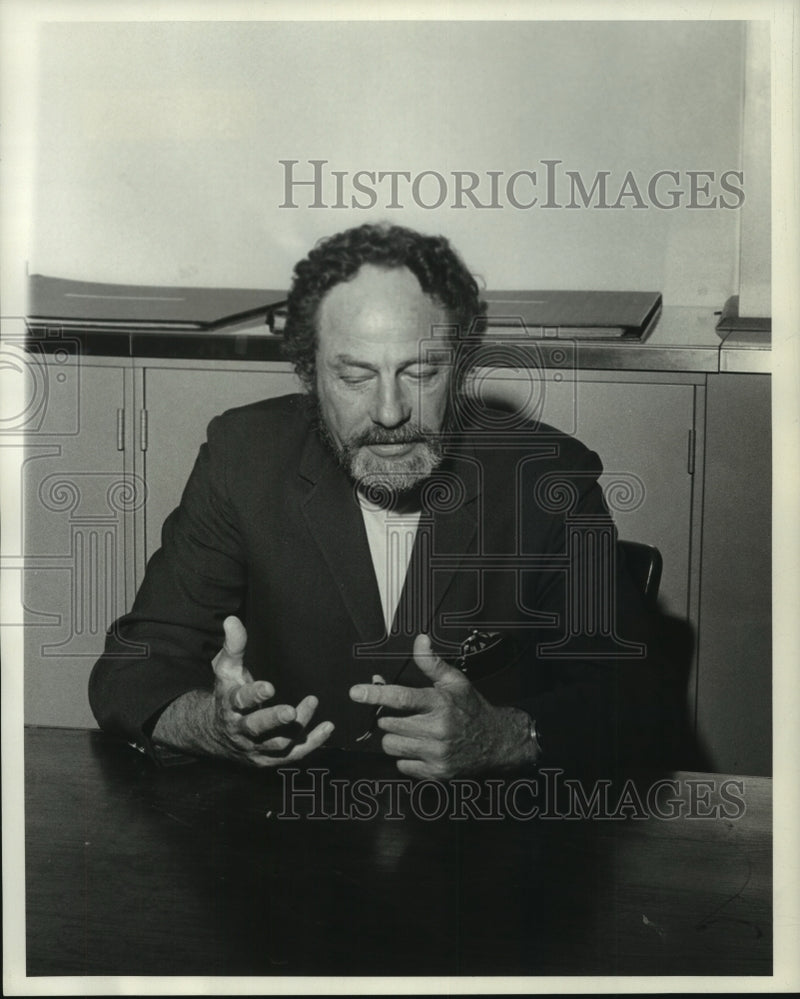 Load image into Gallery viewer, 1973 Press Photo Architect, Designer &amp; Teacher Lawrence Halperin - nob23496

