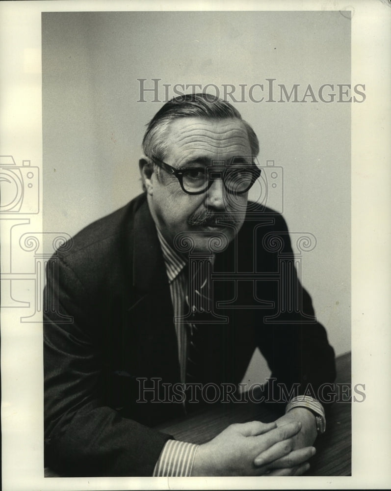 Load image into Gallery viewer, 1973 Press Photo William Halsey, editorial director of Macmillan Corporation
