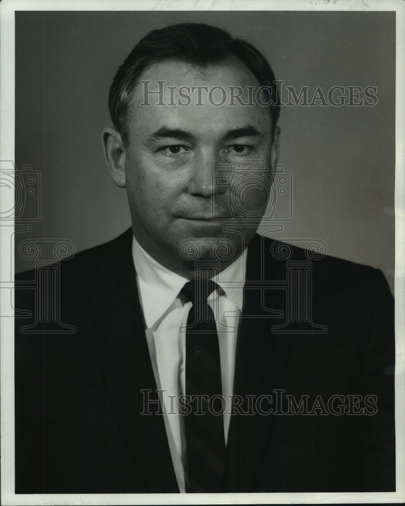 Load image into Gallery viewer, 1970 Press Photo FBI special agent Roland C. Halstead - nob23557
