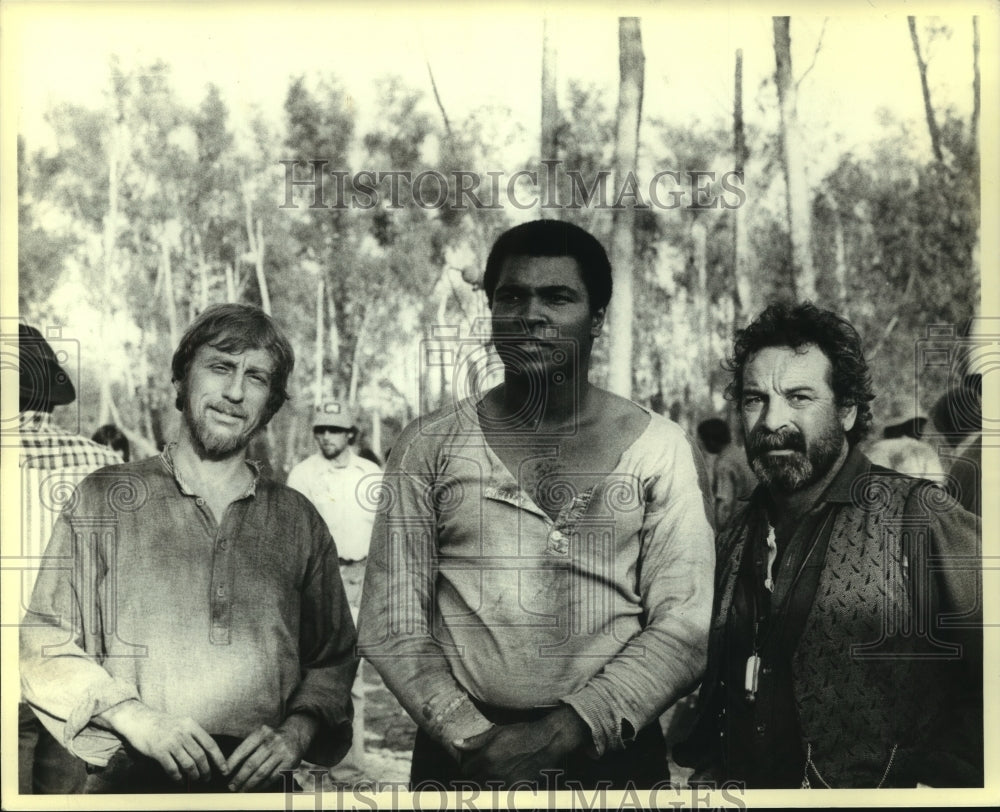 1980 Press Photo Ron Guval, Muhammad Ali and Bill Holliday- Historic Images