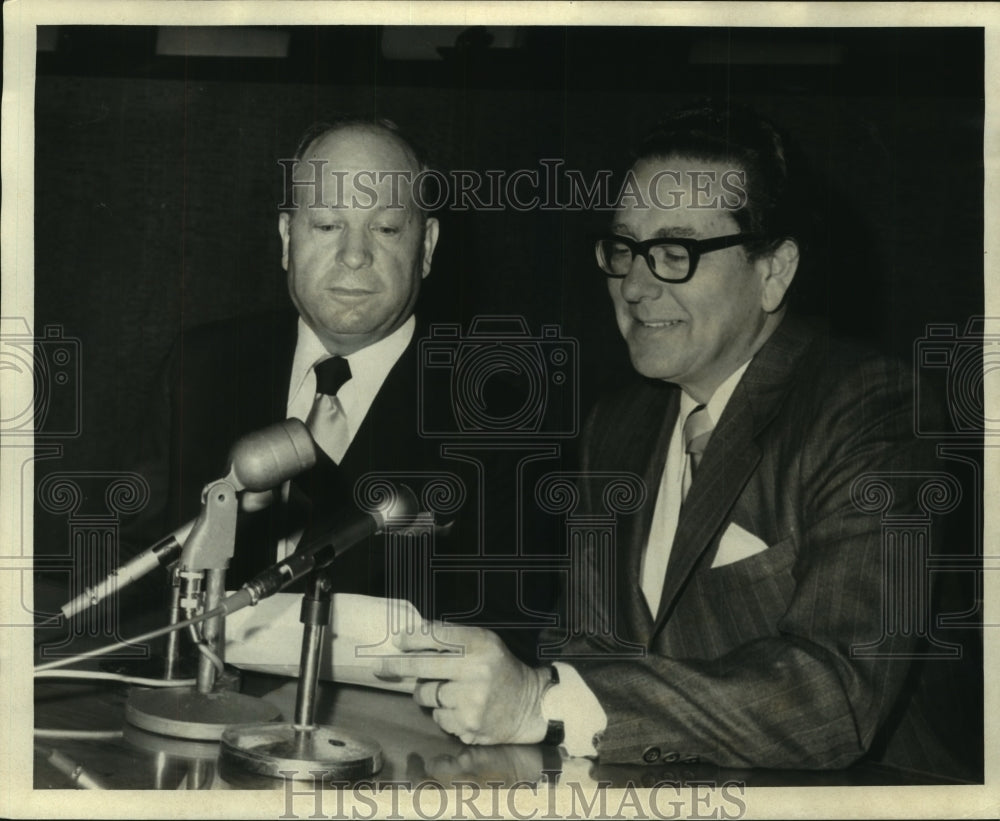 1972 Press Photo Justice Joe Sanders and Attorney General William J. Guste