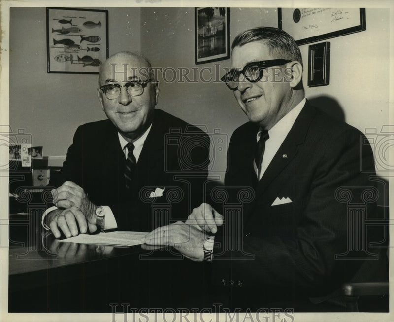 Load image into Gallery viewer, 1966 Press Photo Frank Freidler &amp; Richard Hallenus at C.A.F. Office on 225 Bldg.
