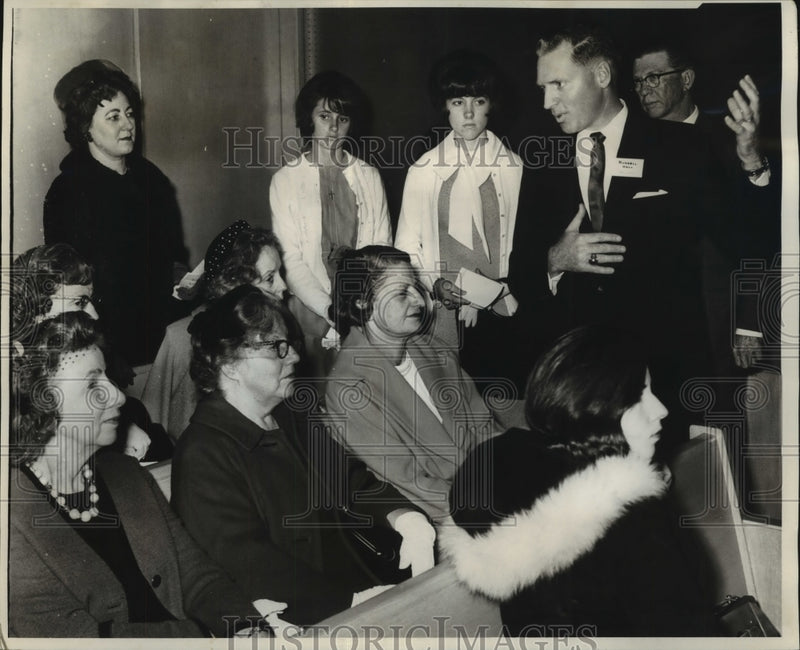 Load image into Gallery viewer, 1964 Press Photo Russell Hall with parishioners- First Baptist Church Open House
