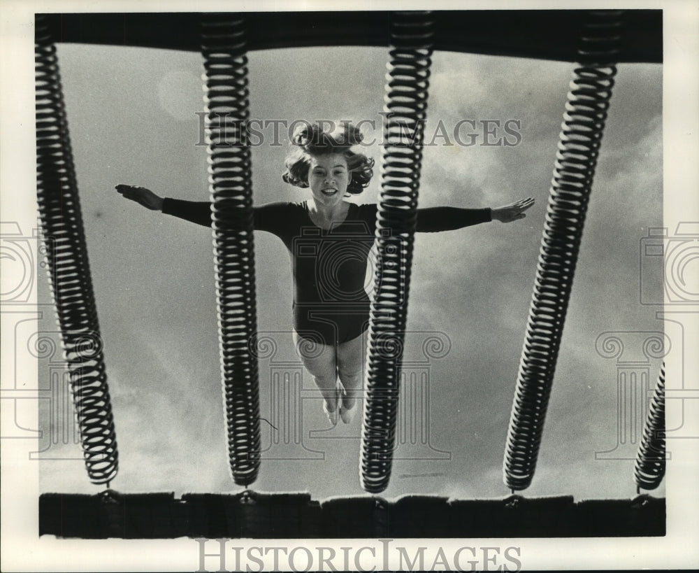 1964 Press Photo Judy Willis on trampoline - nob24335- Historic Images