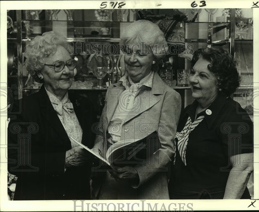 1979 Press Photo East Jefferson General Hospital Auxiliary's nursing scholarship