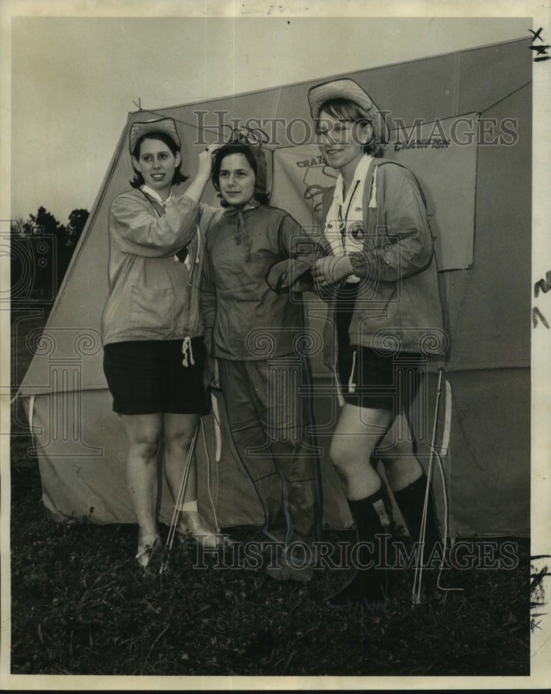 1966 Press Photo 32 area senior Girl Scouts at the national Roundup in Idaho- Historic Images