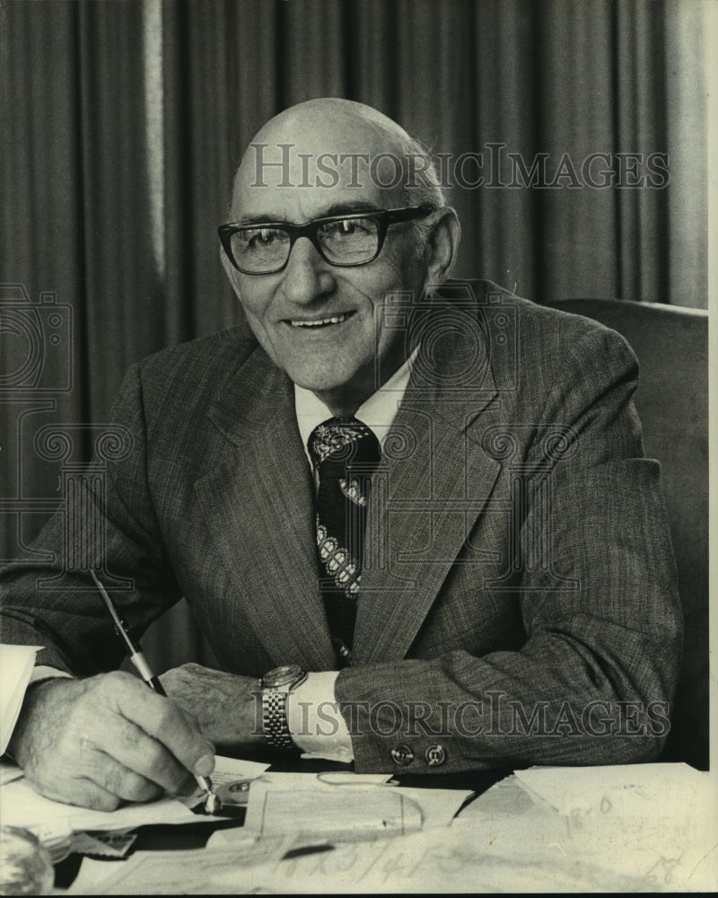 1975 Press Photo Nat Gros, New Orleans Clerk of First City Court - nob24609- Historic Images