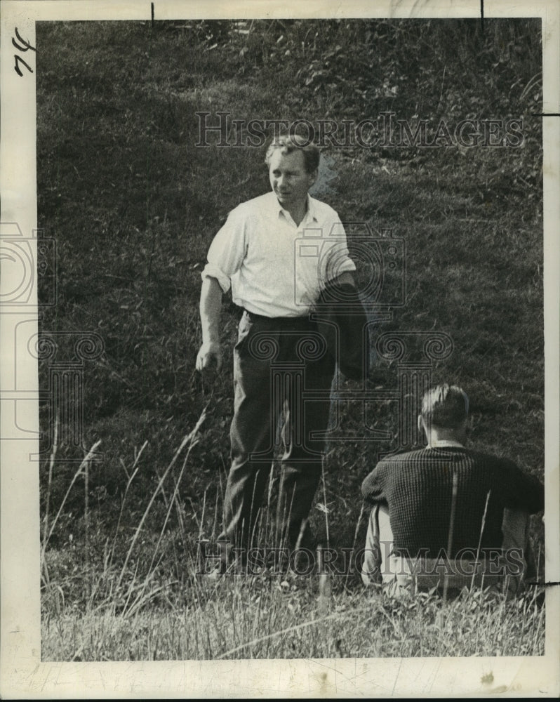 1962 Press Photo Capt. Rolfs Gjelstad and a crewman at Paulina after accident- Historic Images