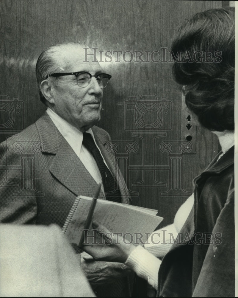 1977 Press Photo Thomas W. Gleason interviewed by a reporter - Historic Images