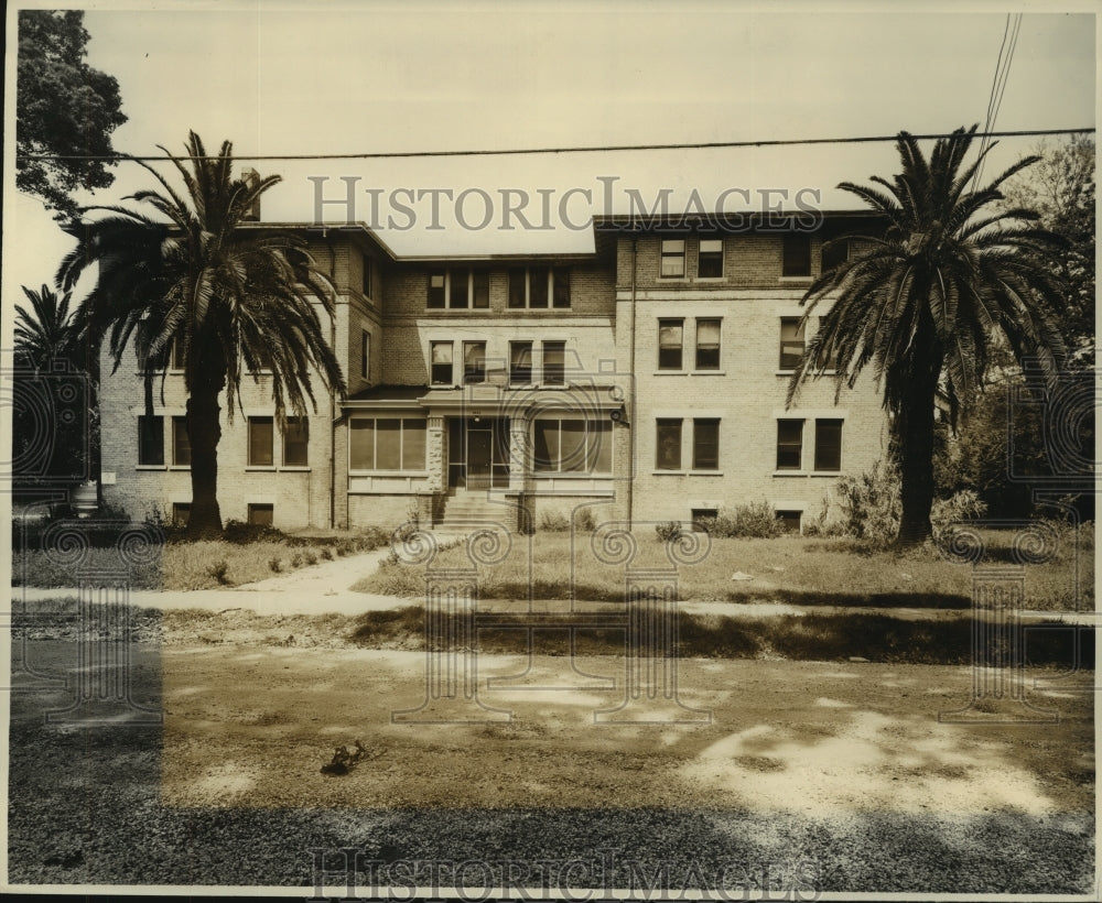  Press Photo Gilbert Academy Dormitory - Historic Images