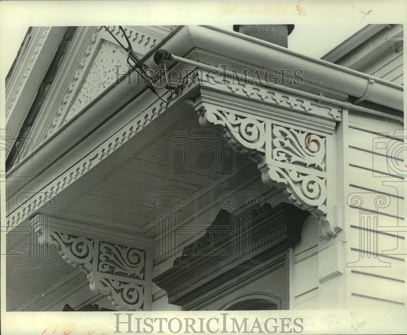 Load image into Gallery viewer, 1976 Press Photo Intricate wood carvings and details adorned Gingerbread House
