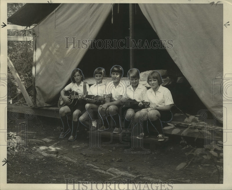 Load image into Gallery viewer, 1968 Press Photo Girl Scouts sing a song outside their camping tent site

