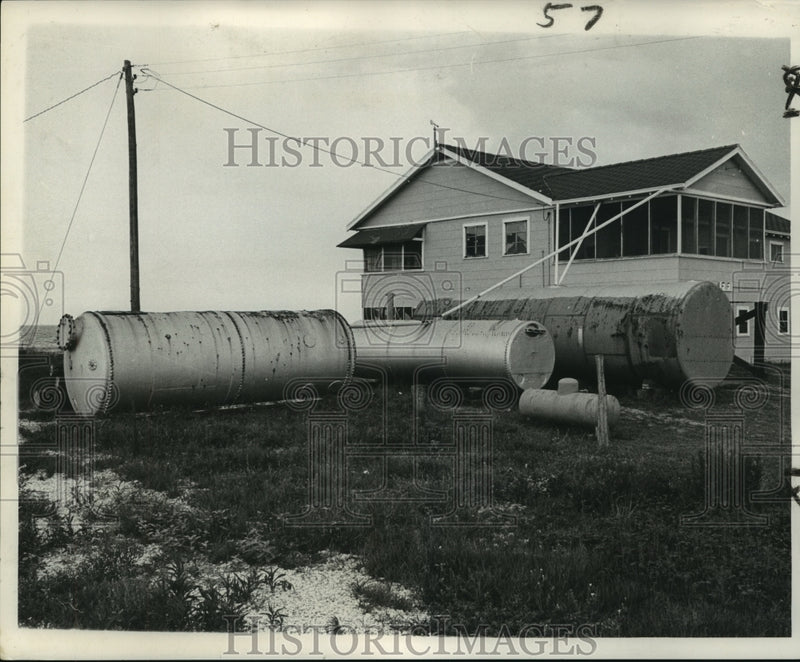 Load image into Gallery viewer, 1963 Press Photo Cistern system due to frequent droughts in Grand Isle, La.
