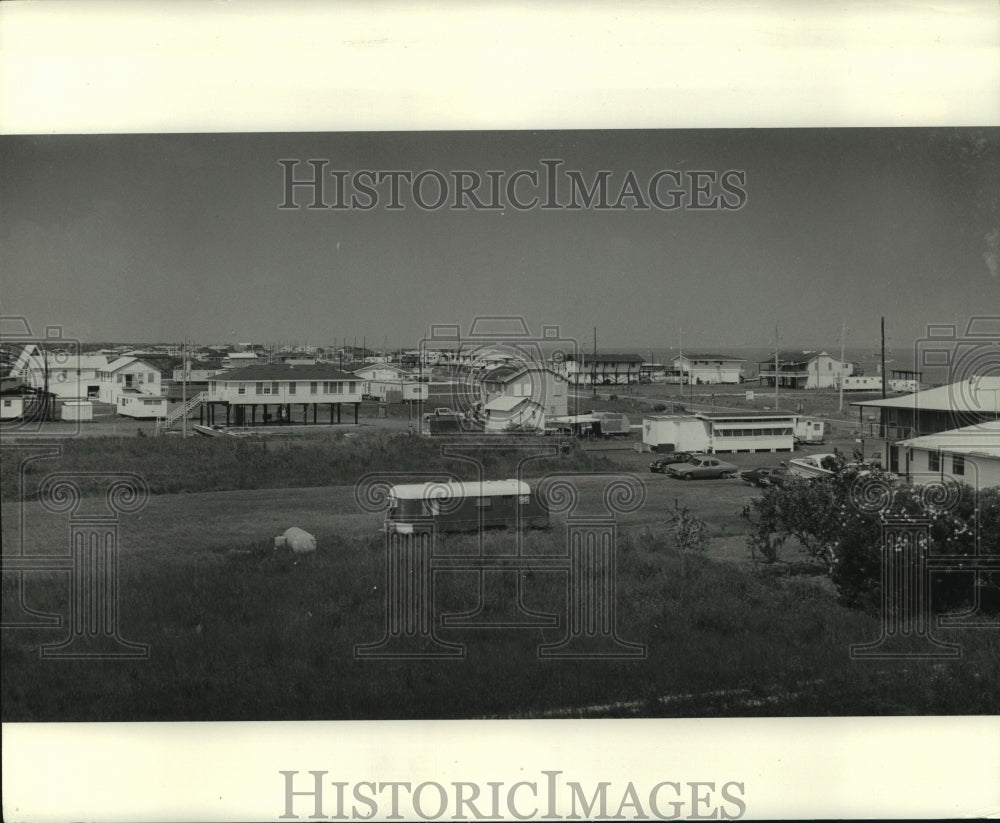 1974 Press Photo Scene from the beach front of Grand Isle, Louisiana- Historic Images