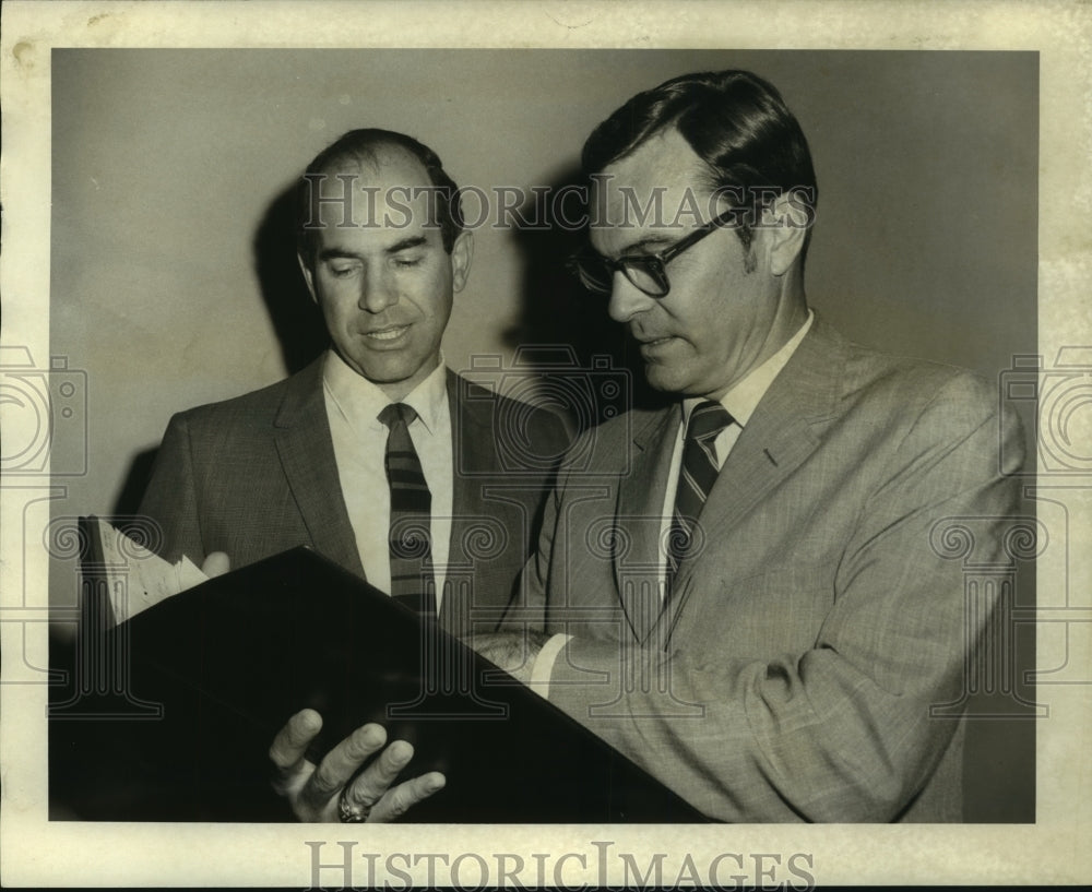 1971 Press Photo Planning for World Dredging Conference at TP Photo Studio- Historic Images