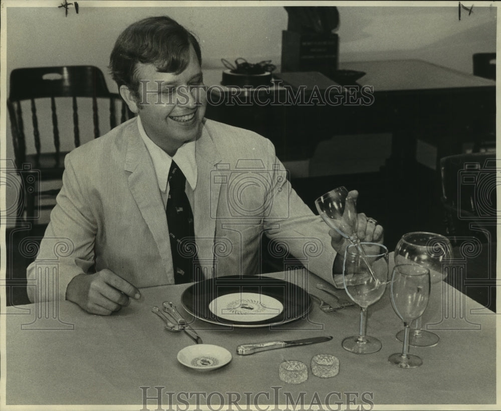 1976 Press Photo Businessman Curator Vaughn Glascow - nob25493