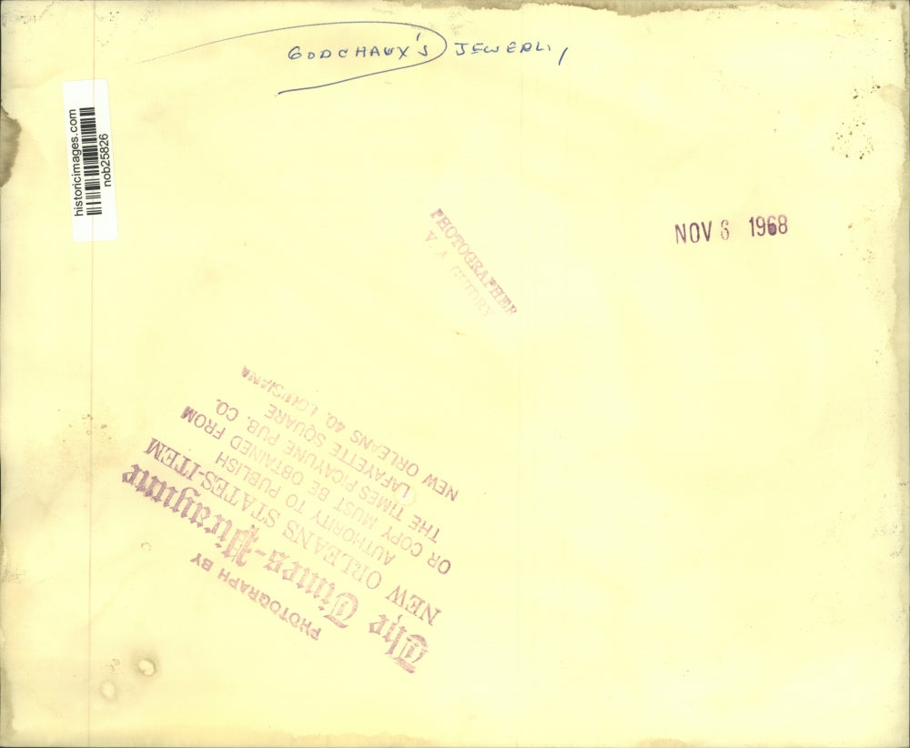 1968 Press Photo View of clerk assisting customer at Godchaux's Jewelry